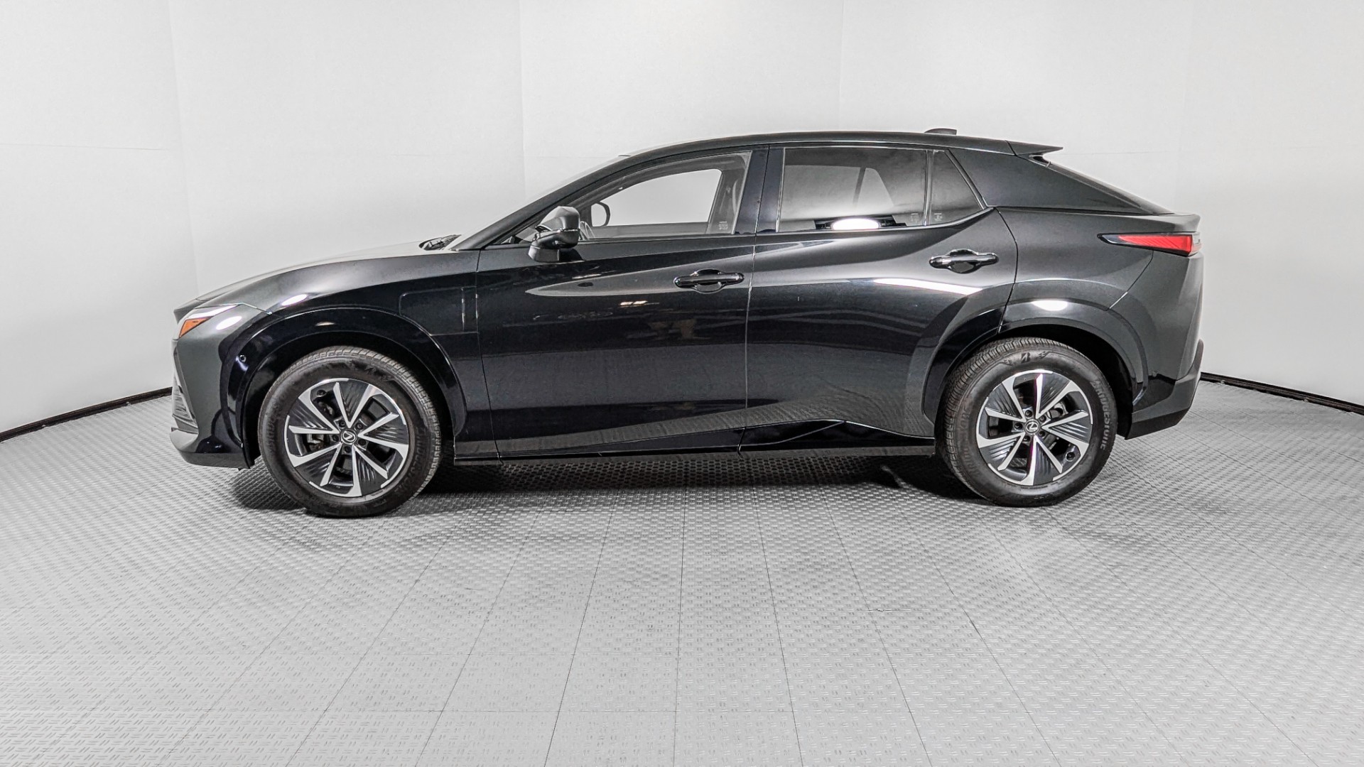 2023 LEXUS RZ RZ 450E PREMIUM photo 2