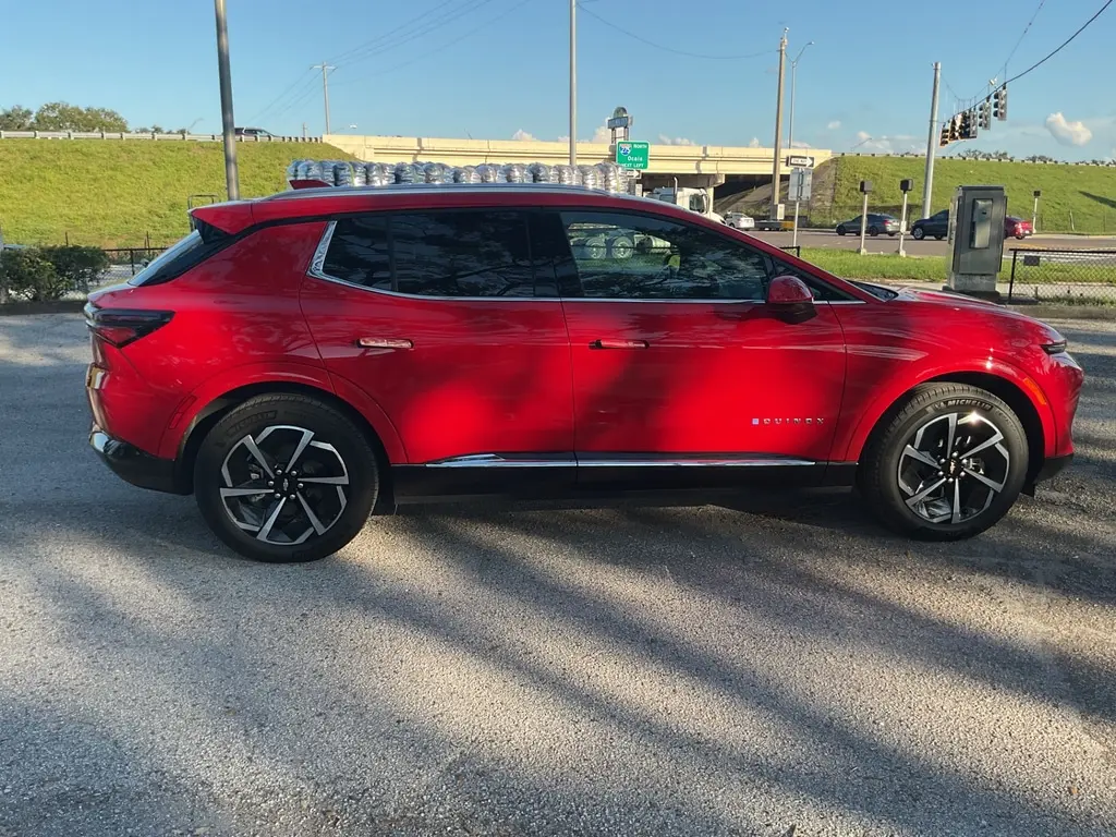 2024 CHEVROLET EQUINOX EV LT photo 6