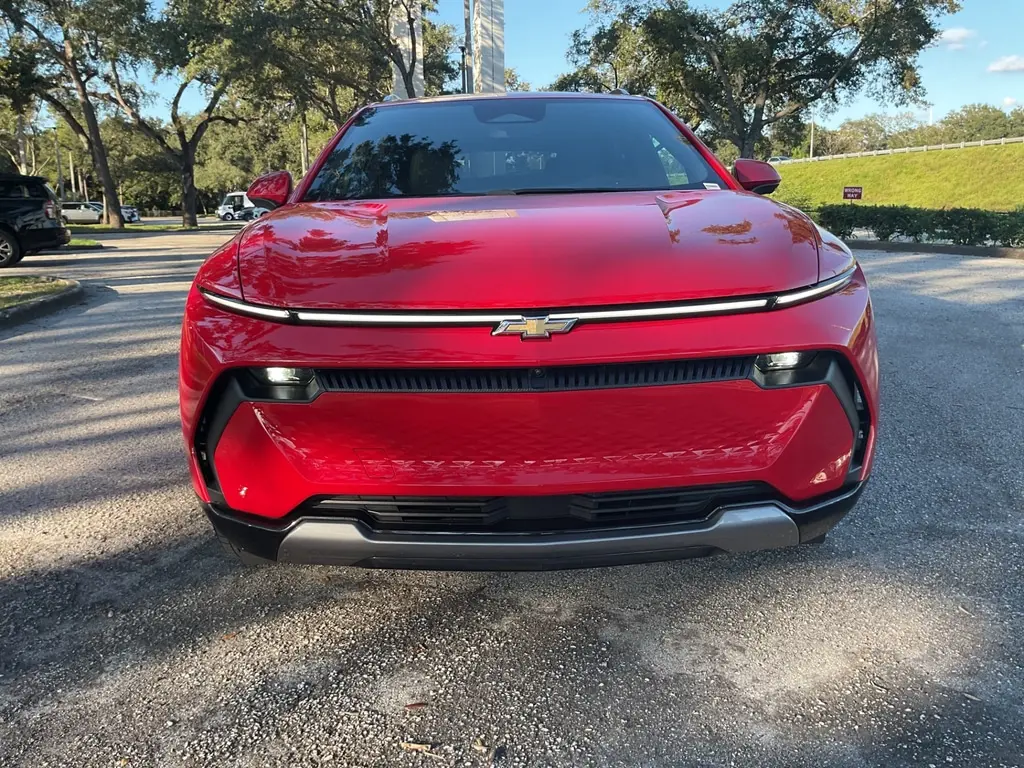 2024 CHEVROLET EQUINOX EV LT photo 8