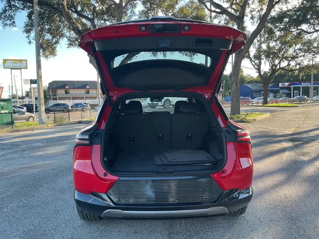 2024 CHEVROLET EQUINOX EV LT photo 13