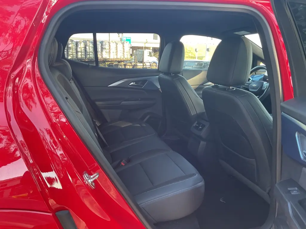 2024 CHEVROLET EQUINOX EV LT photo 16