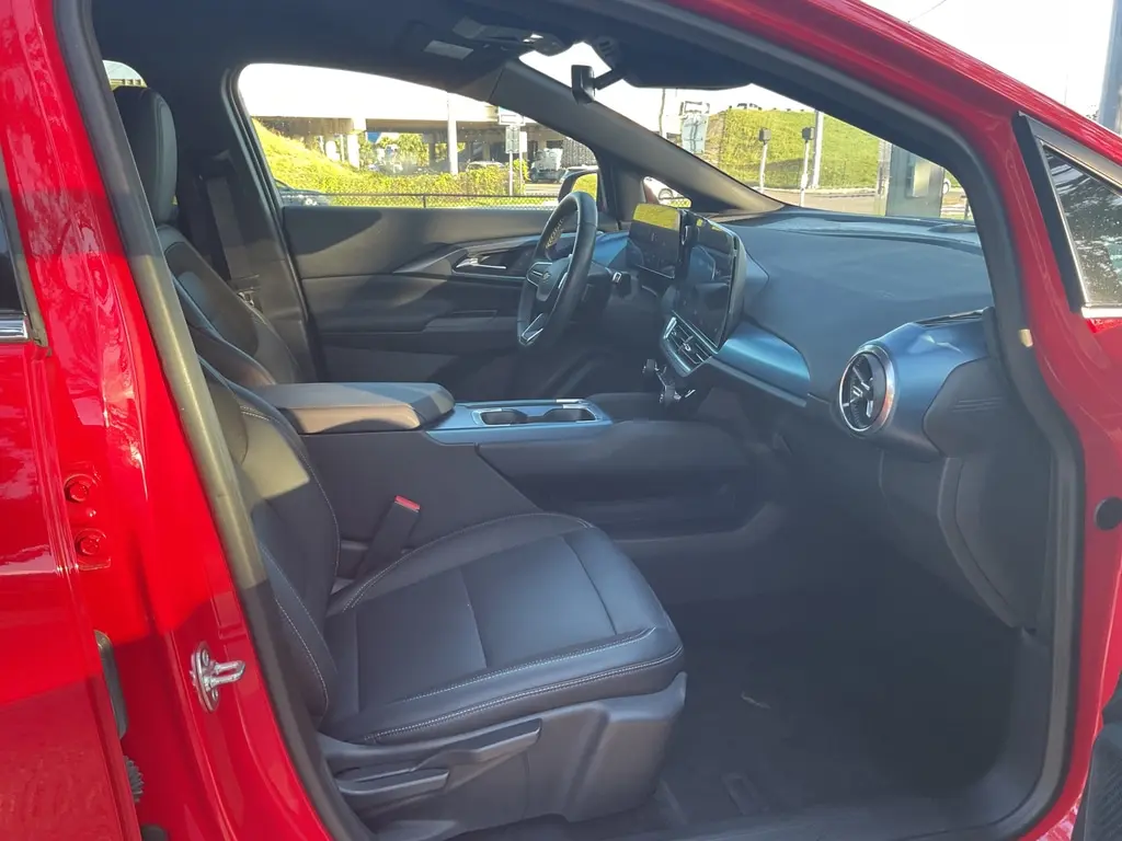 2024 CHEVROLET EQUINOX EV LT photo 18