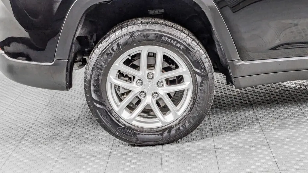 2023 JEEP GRAND CHEROKEE LAREDO X photo 30