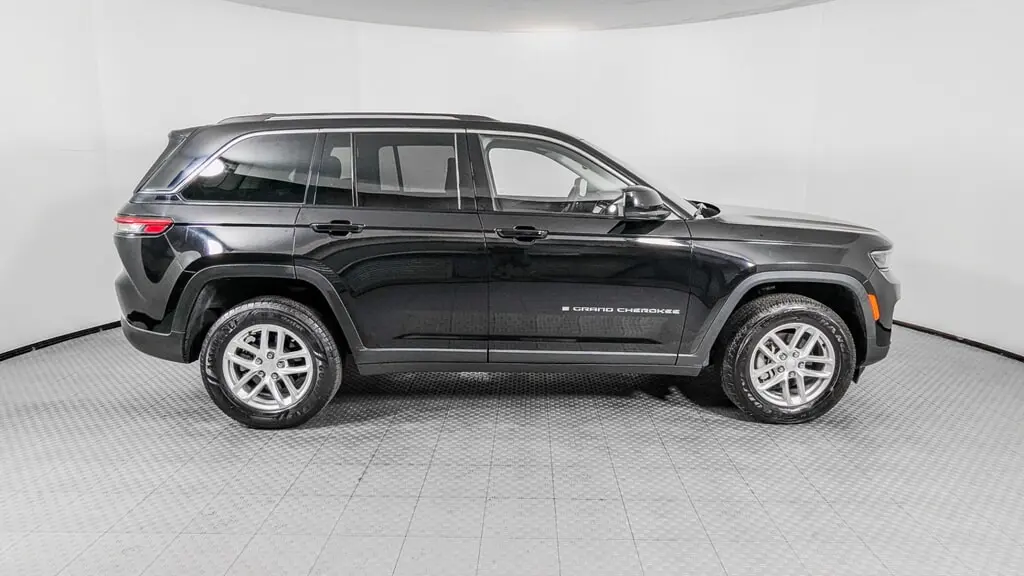 2023 JEEP GRAND CHEROKEE LAREDO X photo 7