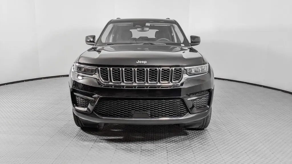2023 JEEP GRAND CHEROKEE LAREDO X photo 9