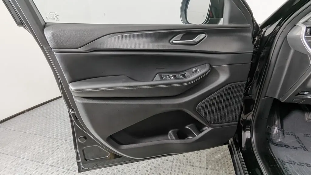 2023 JEEP GRAND CHEROKEE LAREDO X photo 10