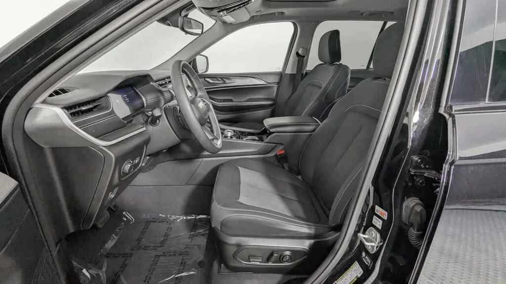 2023 JEEP GRAND CHEROKEE LAREDO X photo 11