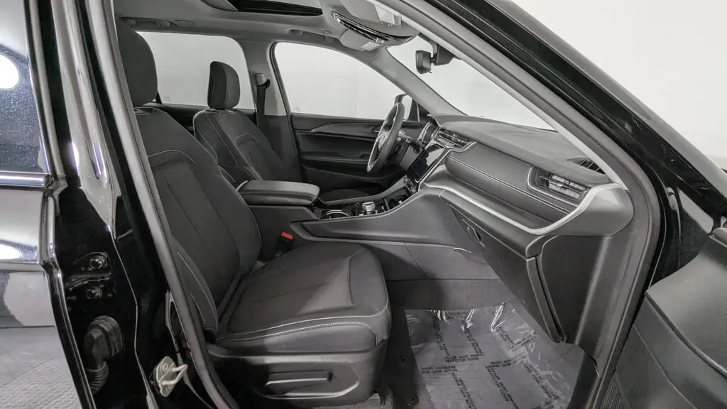 2023 JEEP GRAND CHEROKEE LAREDO X photo 19