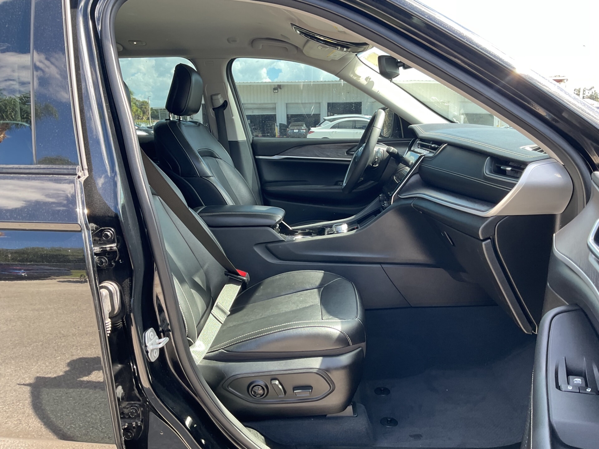 2023 JEEP GRAND CHEROKEE LIMITED photo 16