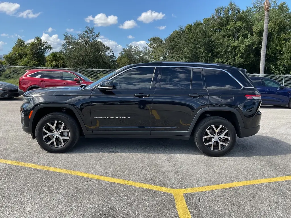 2023 JEEP GRAND CHEROKEE LIMITED photo 2