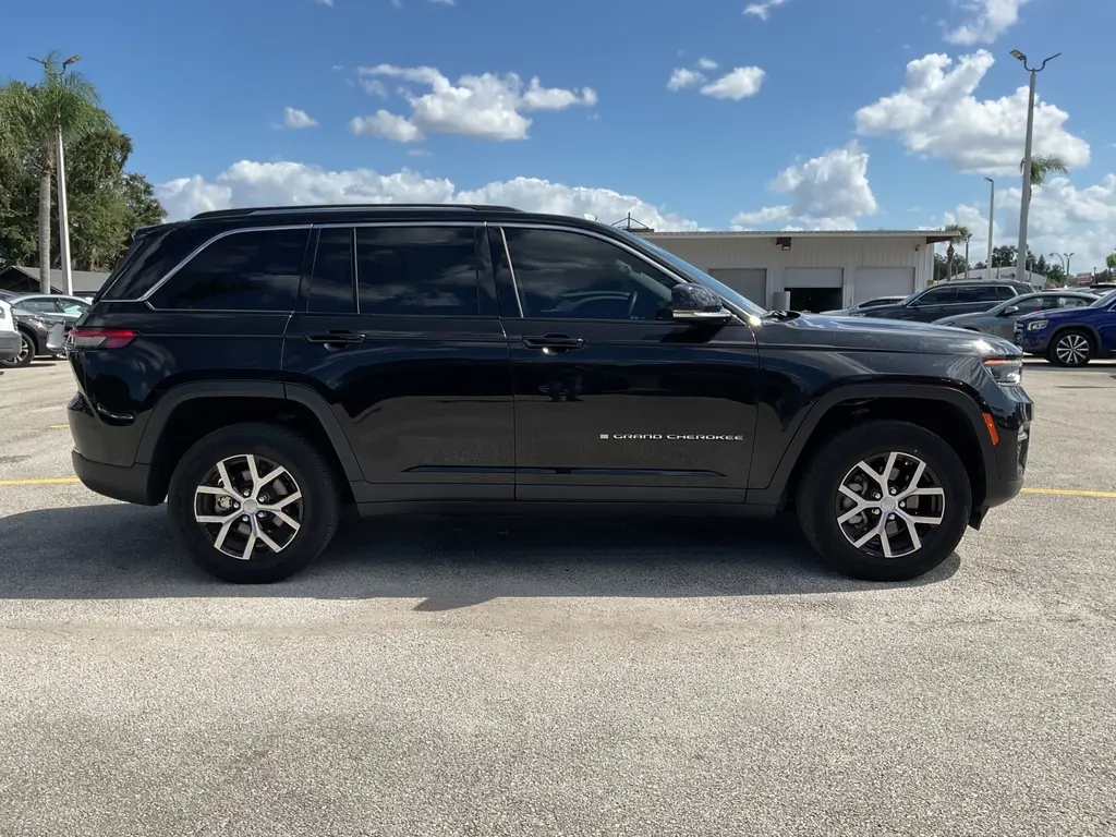 2023 JEEP GRAND CHEROKEE LIMITED photo 6