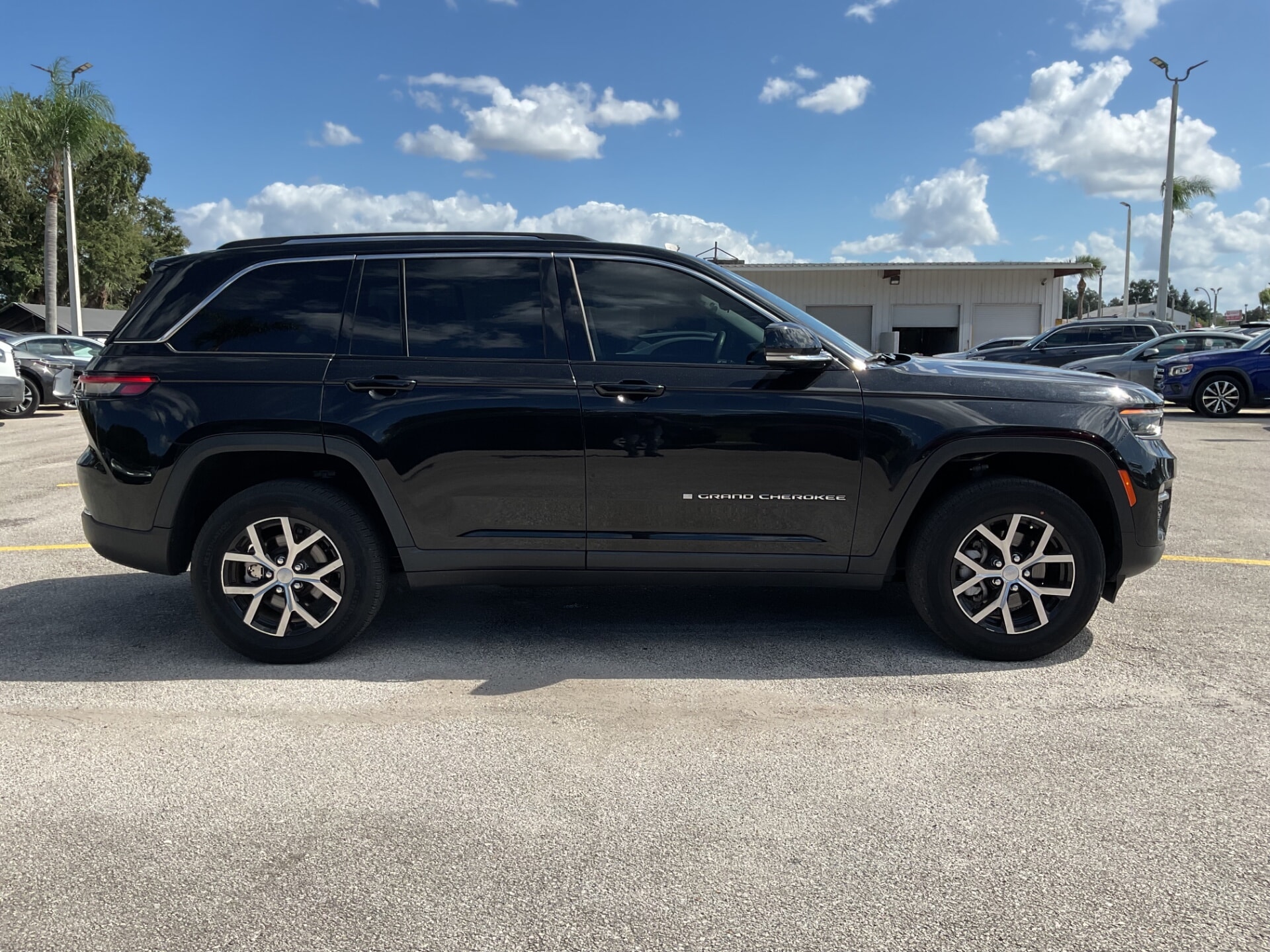 2023 JEEP GRAND CHEROKEE LIMITED photo 6