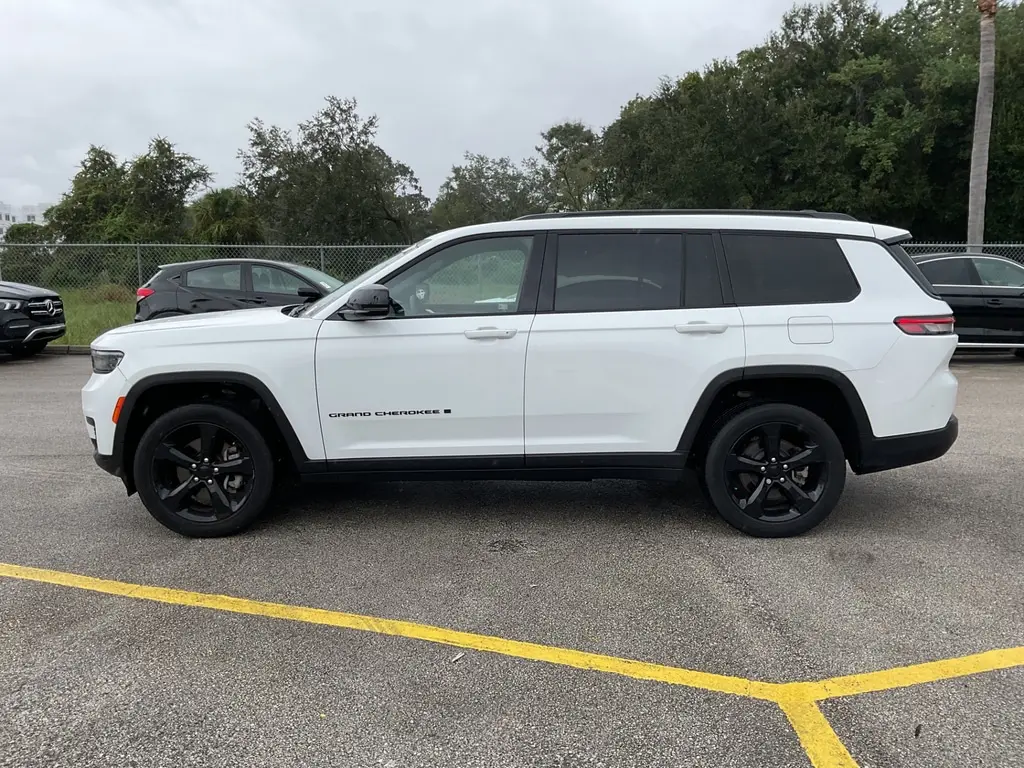 2023 JEEP GRAND CHEROKEE L ALTITUDE photo 2