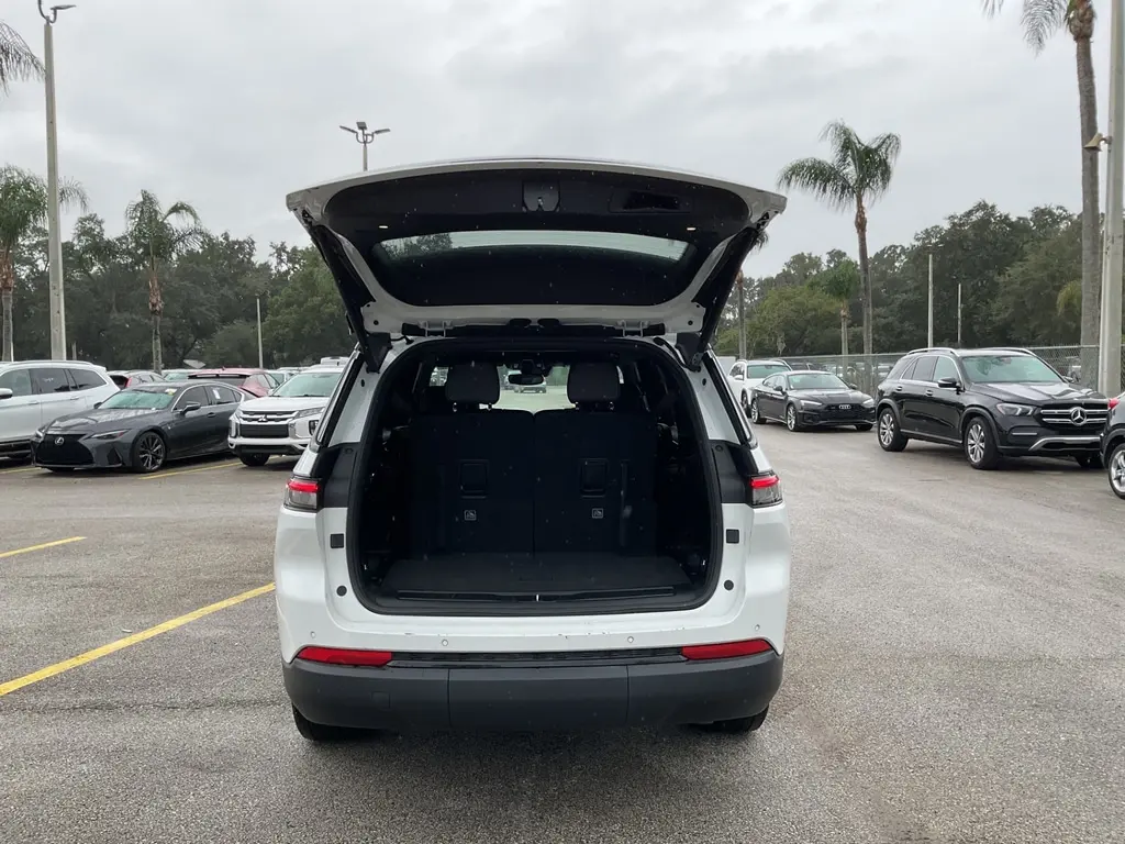 2023 JEEP GRAND CHEROKEE L ALTITUDE photo 4