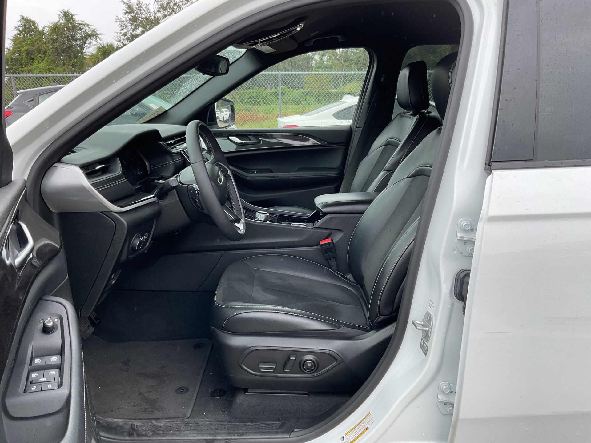 2023 JEEP GRAND CHEROKEE L ALTITUDE photo 8