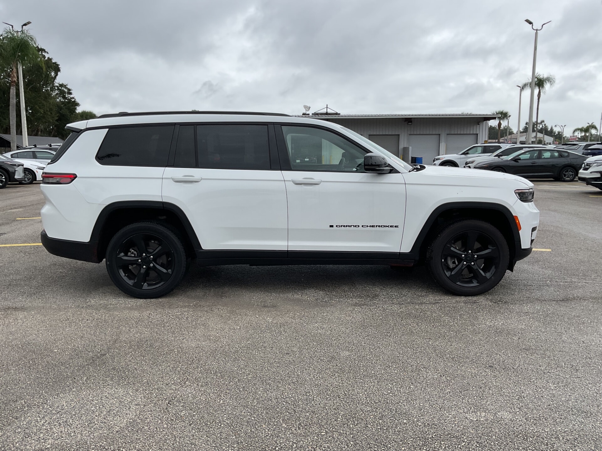 2023 JEEP GRAND CHEROKEE L ALTITUDE photo 12