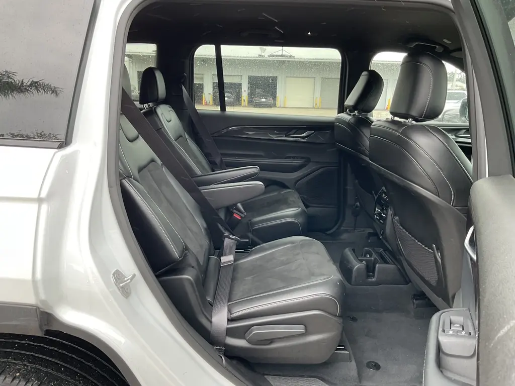 2023 JEEP GRAND CHEROKEE L ALTITUDE photo 13