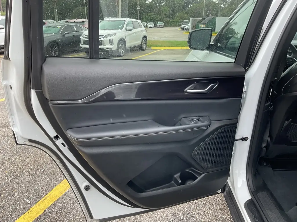 2023 JEEP GRAND CHEROKEE L ALTITUDE photo 15