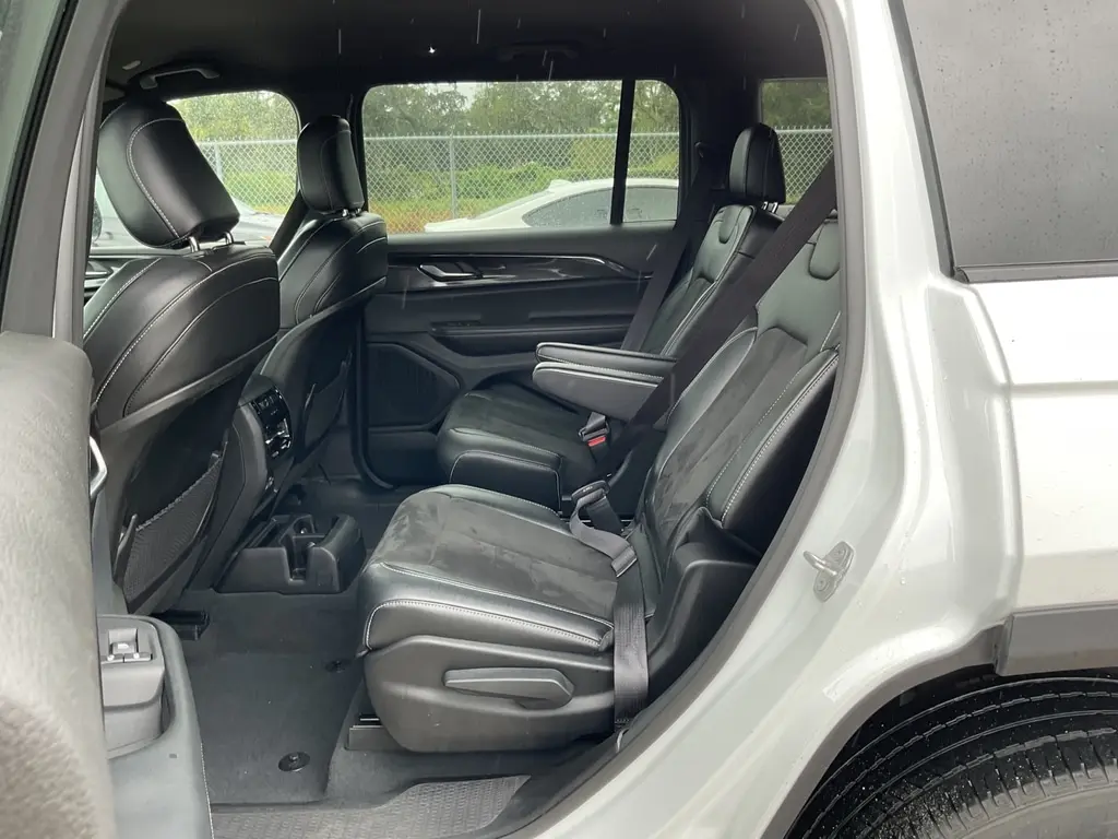 2023 JEEP GRAND CHEROKEE L ALTITUDE photo 16