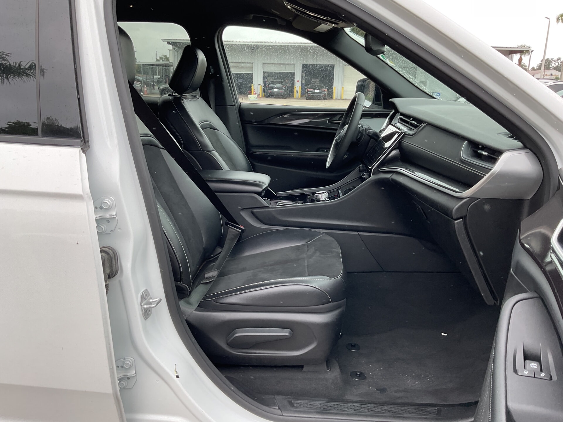 2023 JEEP GRAND CHEROKEE L ALTITUDE photo 21