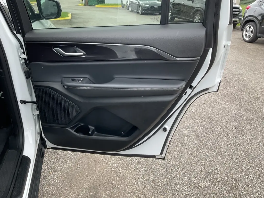 2023 JEEP GRAND CHEROKEE L ALTITUDE photo 22