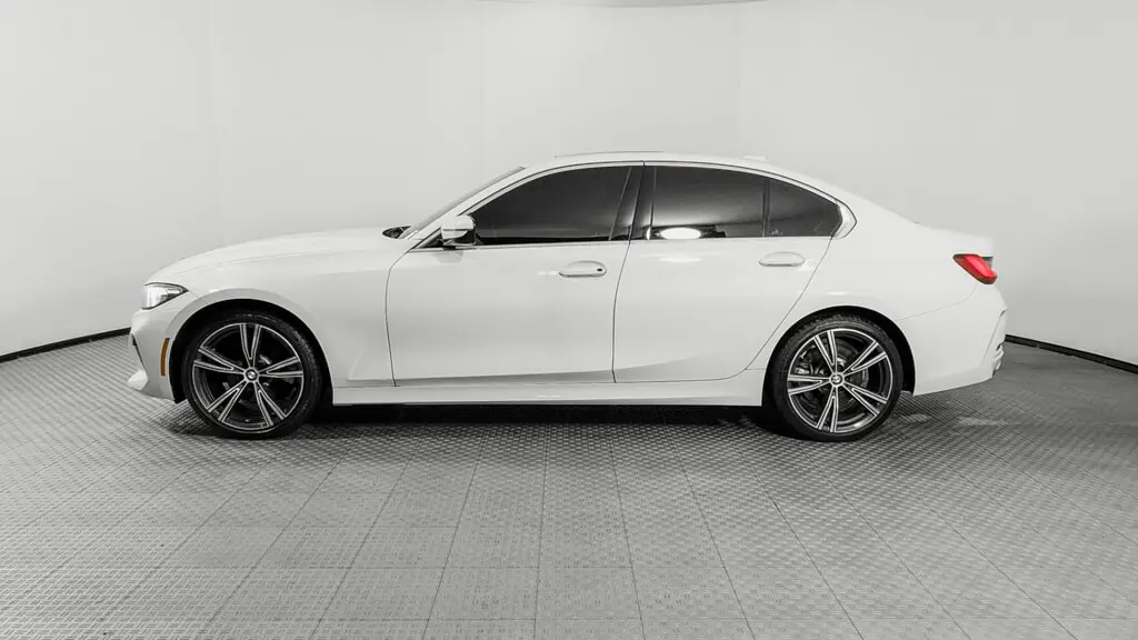 2024 BMW 3 SERIES 330I photo 2