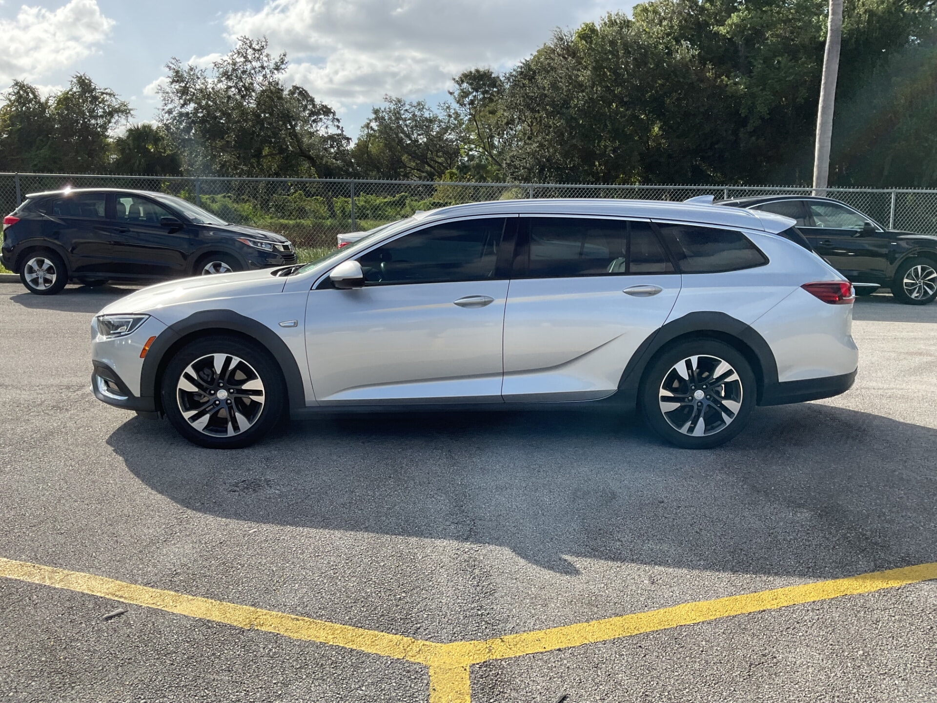 2018 BUICK REGAL TOURX PREFERRED photo 2