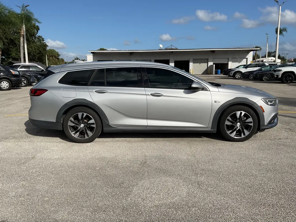 2018 BUICK REGAL TOURX PREFERRED photo 4