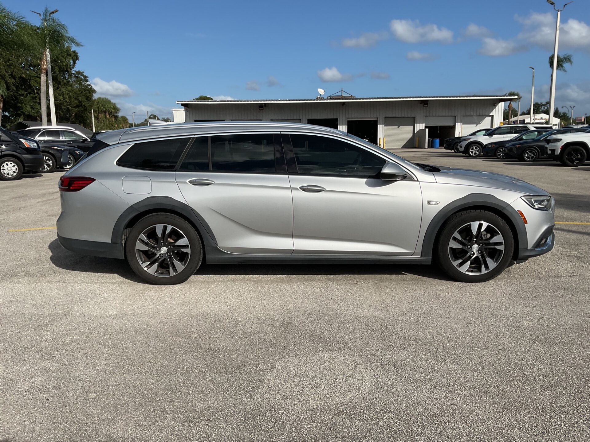 2018 BUICK REGAL TOURX PREFERRED photo 4