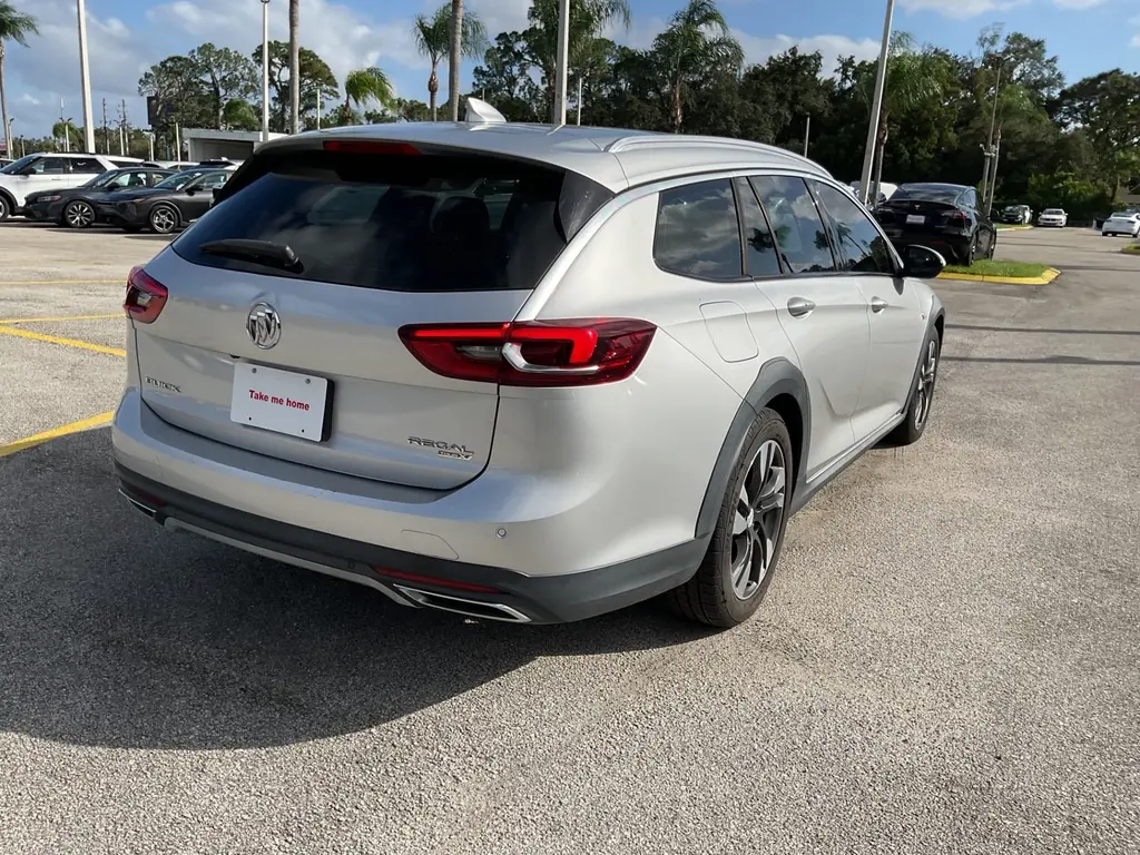 2018 BUICK REGAL TOURX PREFERRED photo 5