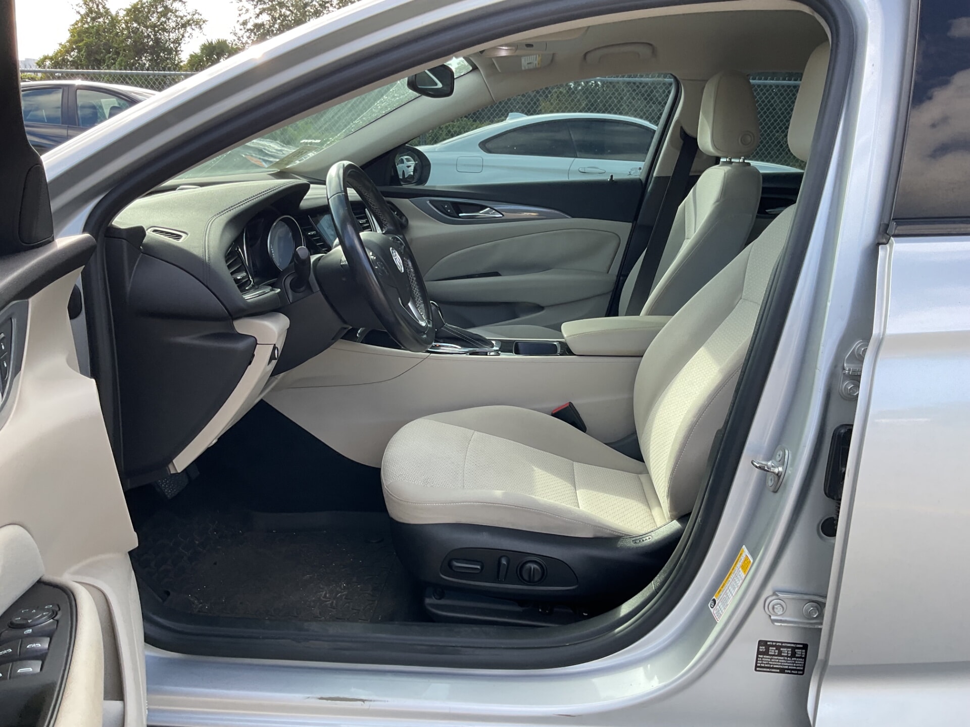 2018 BUICK REGAL TOURX PREFERRED photo 9
