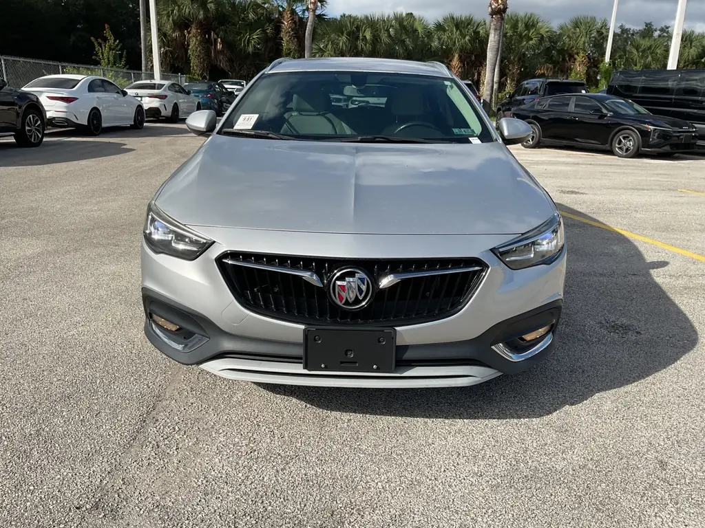 2018 BUICK REGAL TOURX PREFERRED photo 11