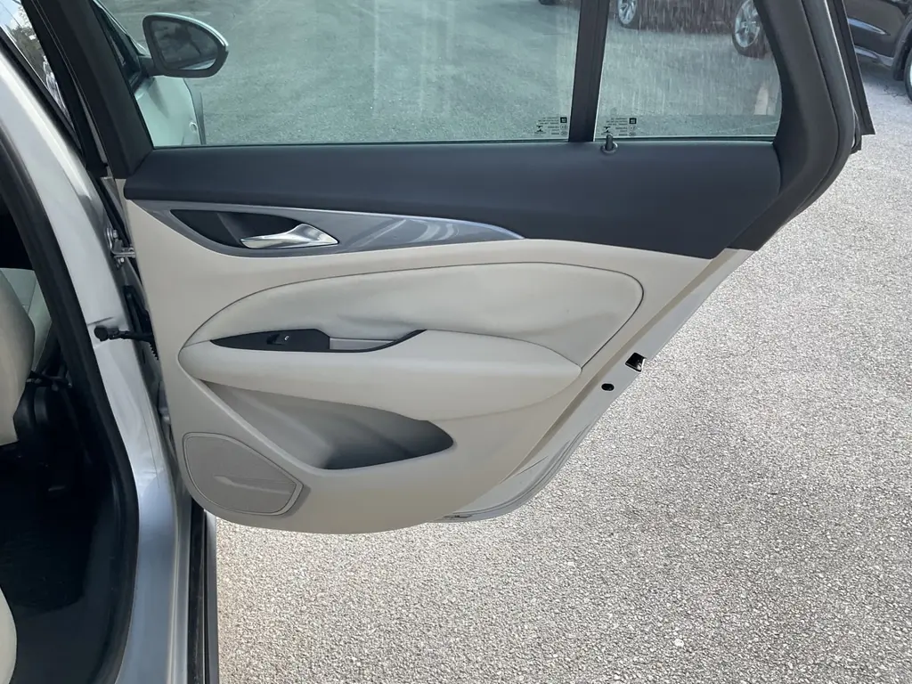 2018 BUICK REGAL TOURX PREFERRED photo 14