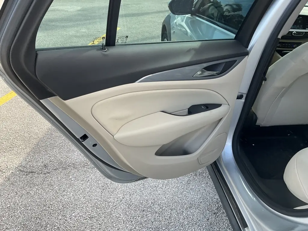2018 BUICK REGAL TOURX PREFERRED photo 16