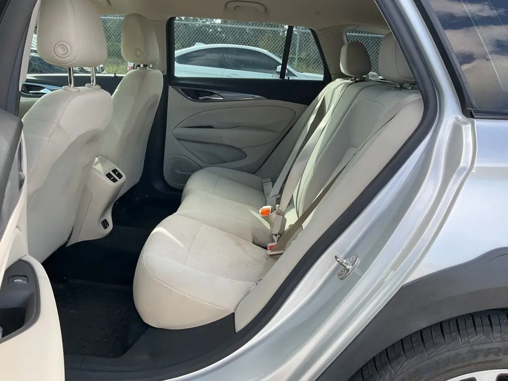 2018 BUICK REGAL TOURX PREFERRED photo 17