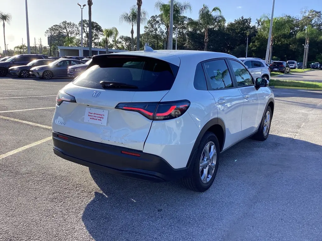 2025 HONDA HR-V LX photo 4