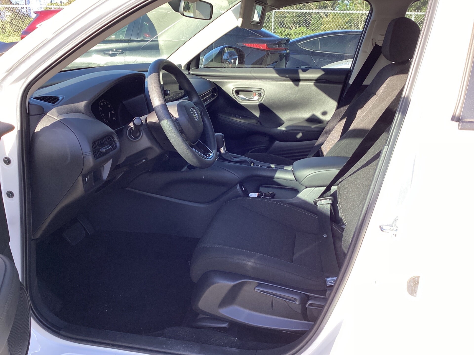 2025 HONDA HR-V LX photo 5