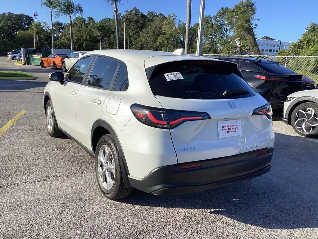 2025 HONDA HR-V LX photo 8