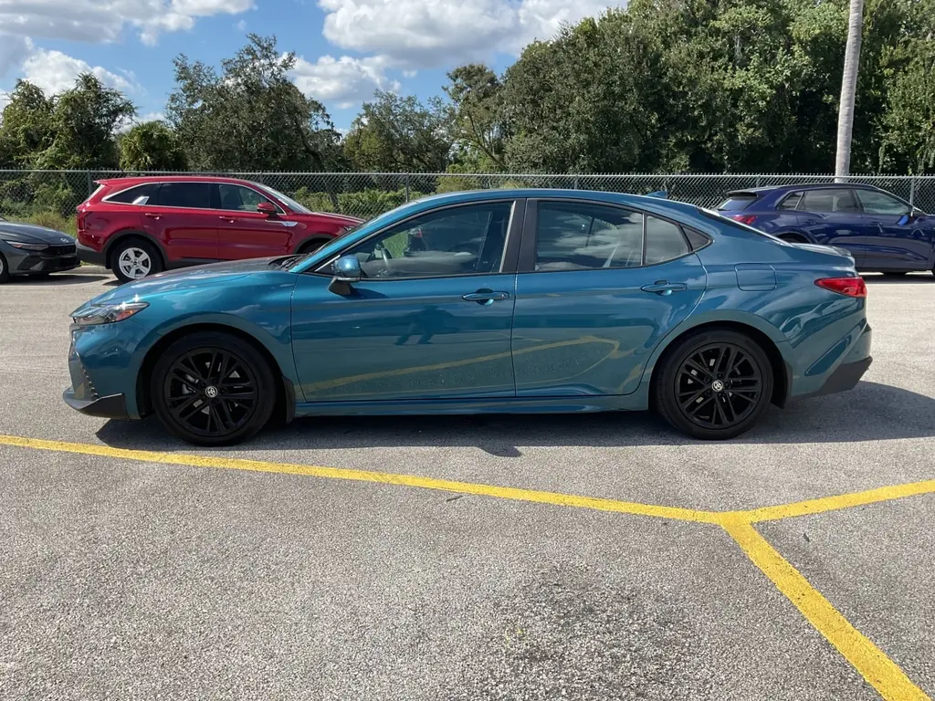 2025 TOYOTA CAMRY SE photo 2
