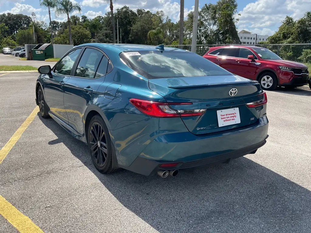2025 TOYOTA CAMRY SE photo 3