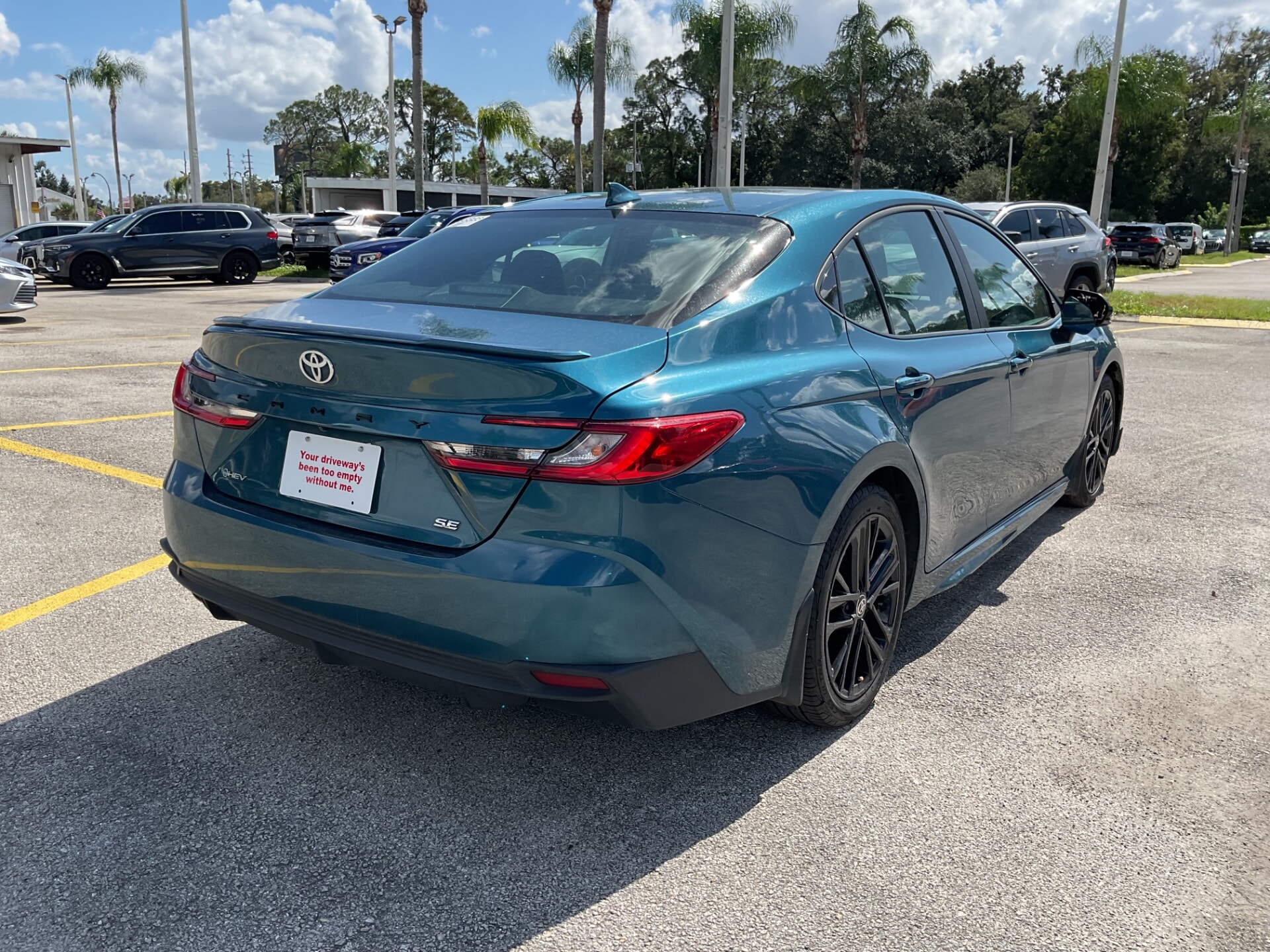 2025 TOYOTA CAMRY SE photo 5