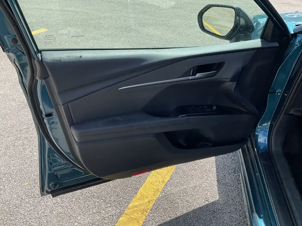 2025 TOYOTA CAMRY SE photo 9