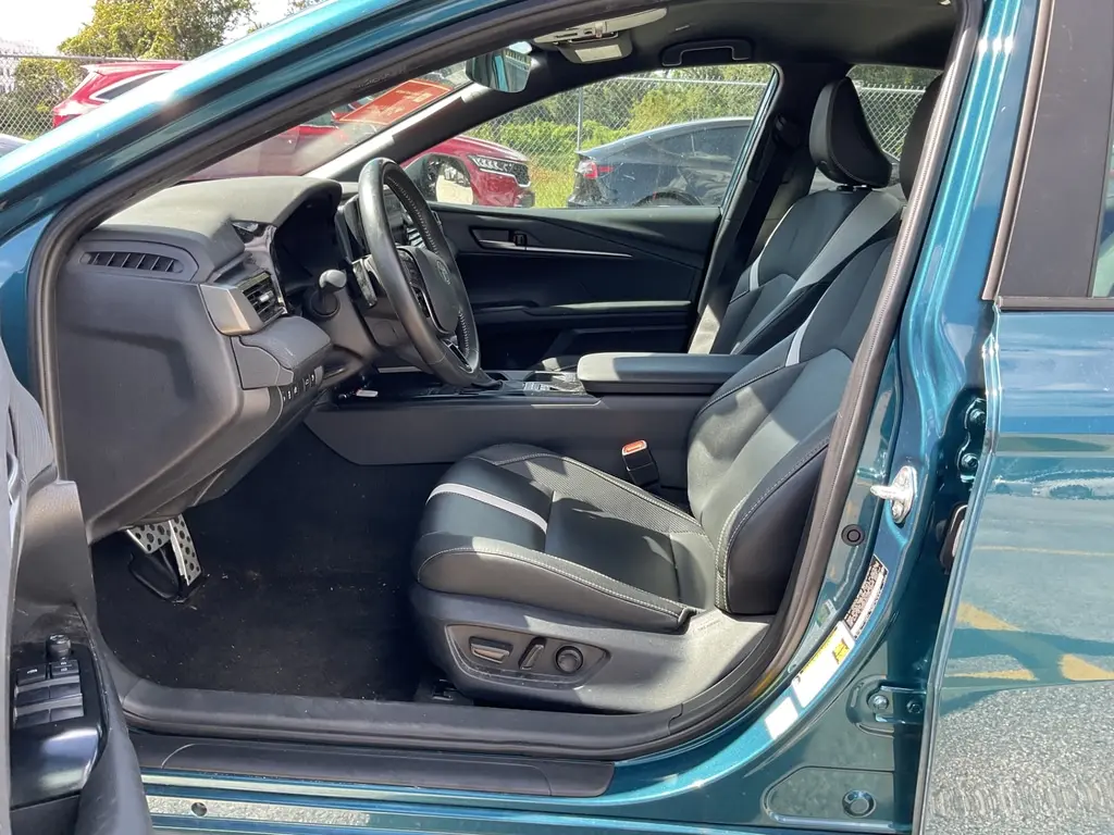2025 TOYOTA CAMRY SE photo 10