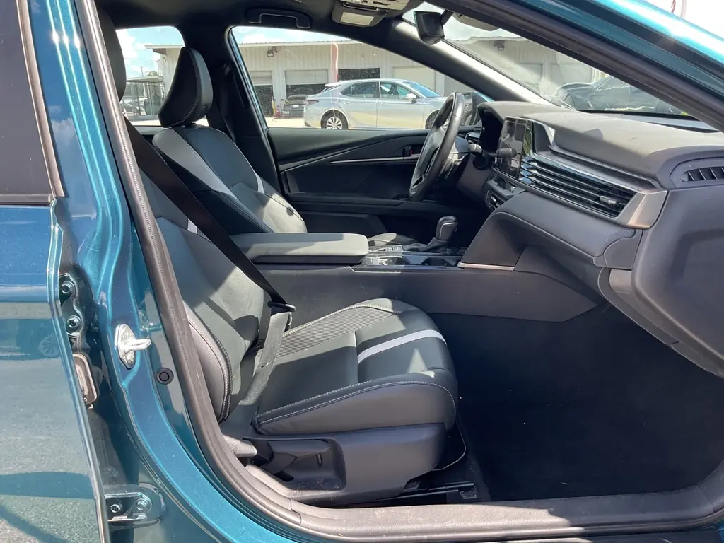 2025 TOYOTA CAMRY SE photo 14