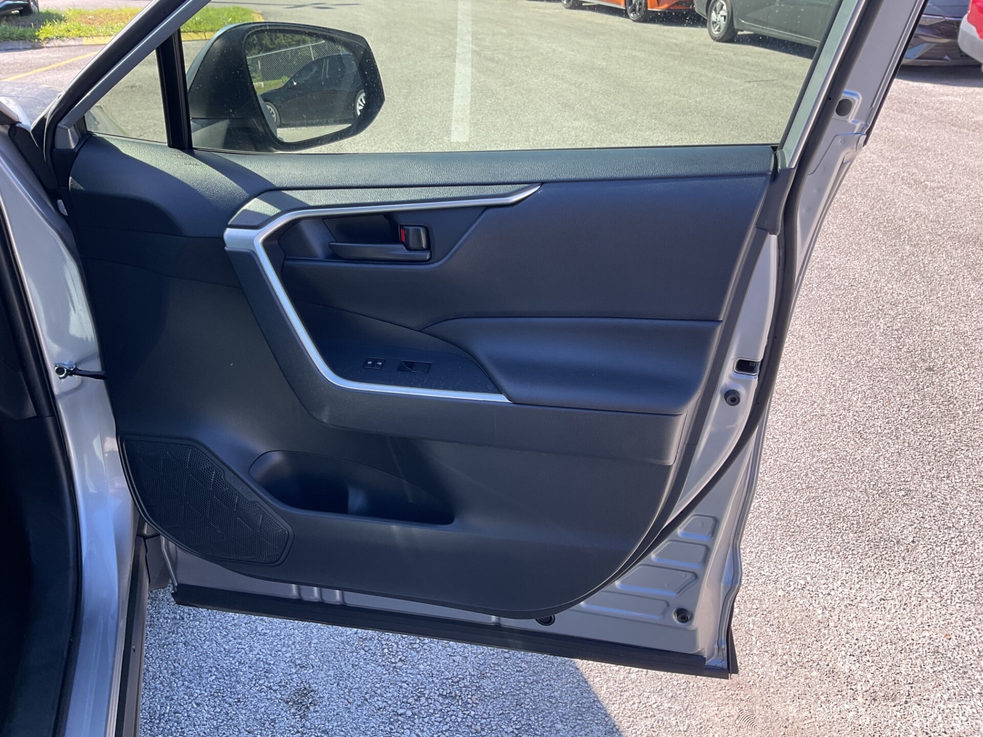 2023 TOYOTA RAV4 HYBRID LE photo 23