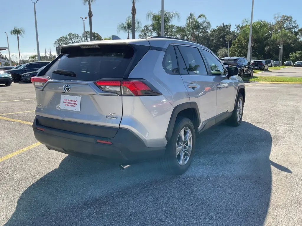 2023 TOYOTA RAV4 HYBRID LE photo 5