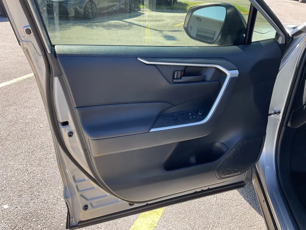 2023 TOYOTA RAV4 HYBRID LE photo 9