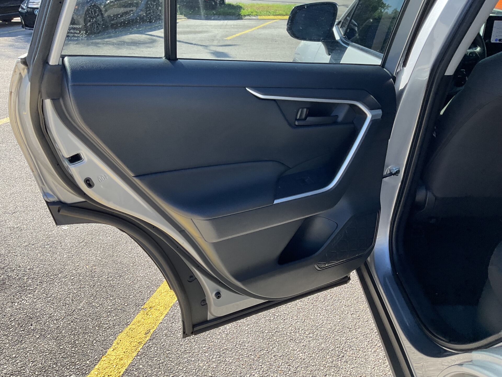 2023 TOYOTA RAV4 HYBRID LE photo 17