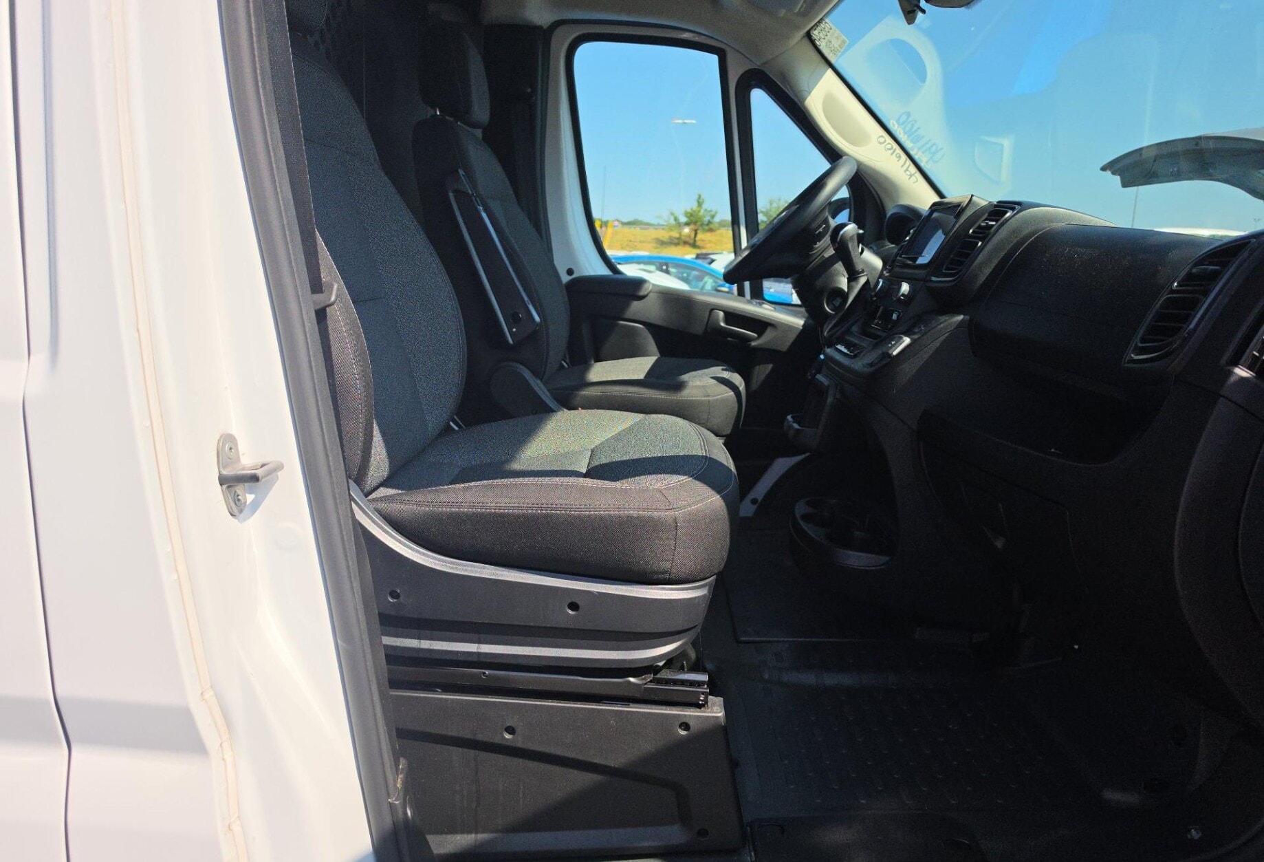2025 RAM PROMASTER CARGO 136" WB - LOW ROOF photo 12