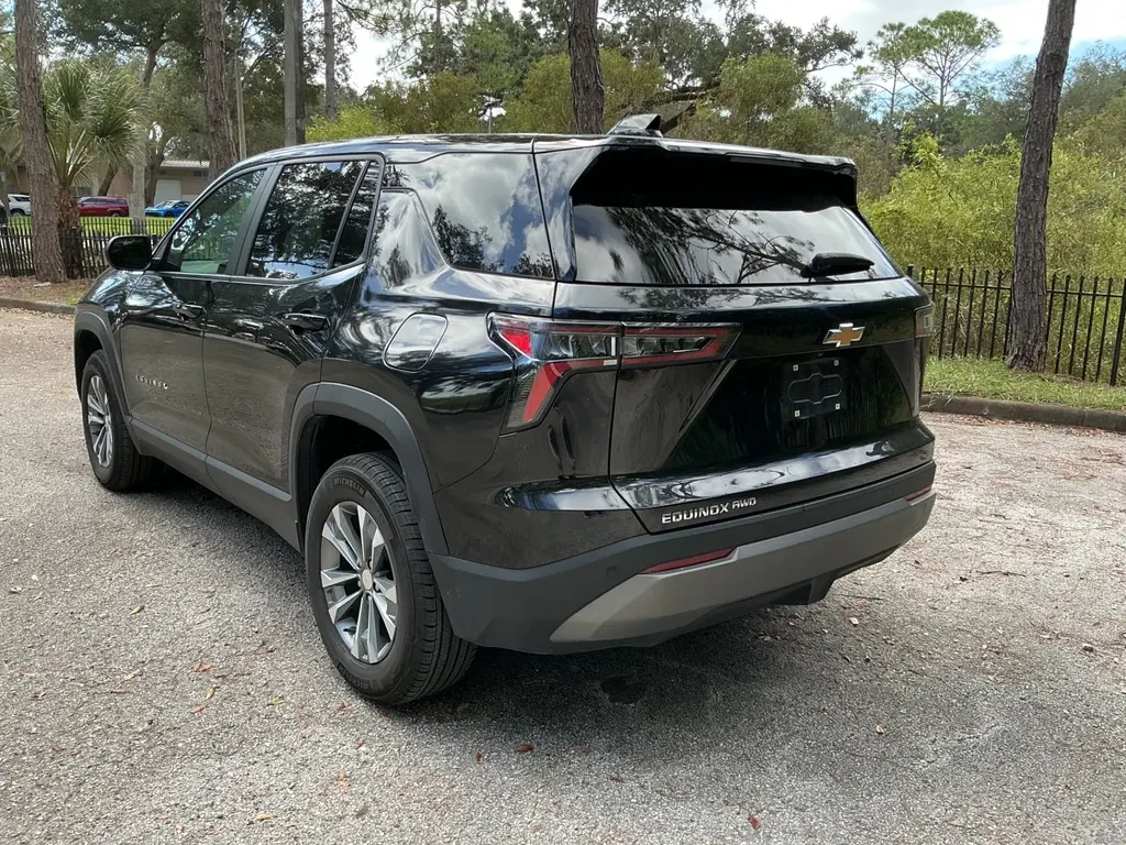 2025 CHEVROLET EQUINOX AWD LT photo 3